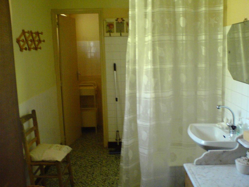 Les Champys Guest House Saint-Pereuse Exterior photo
